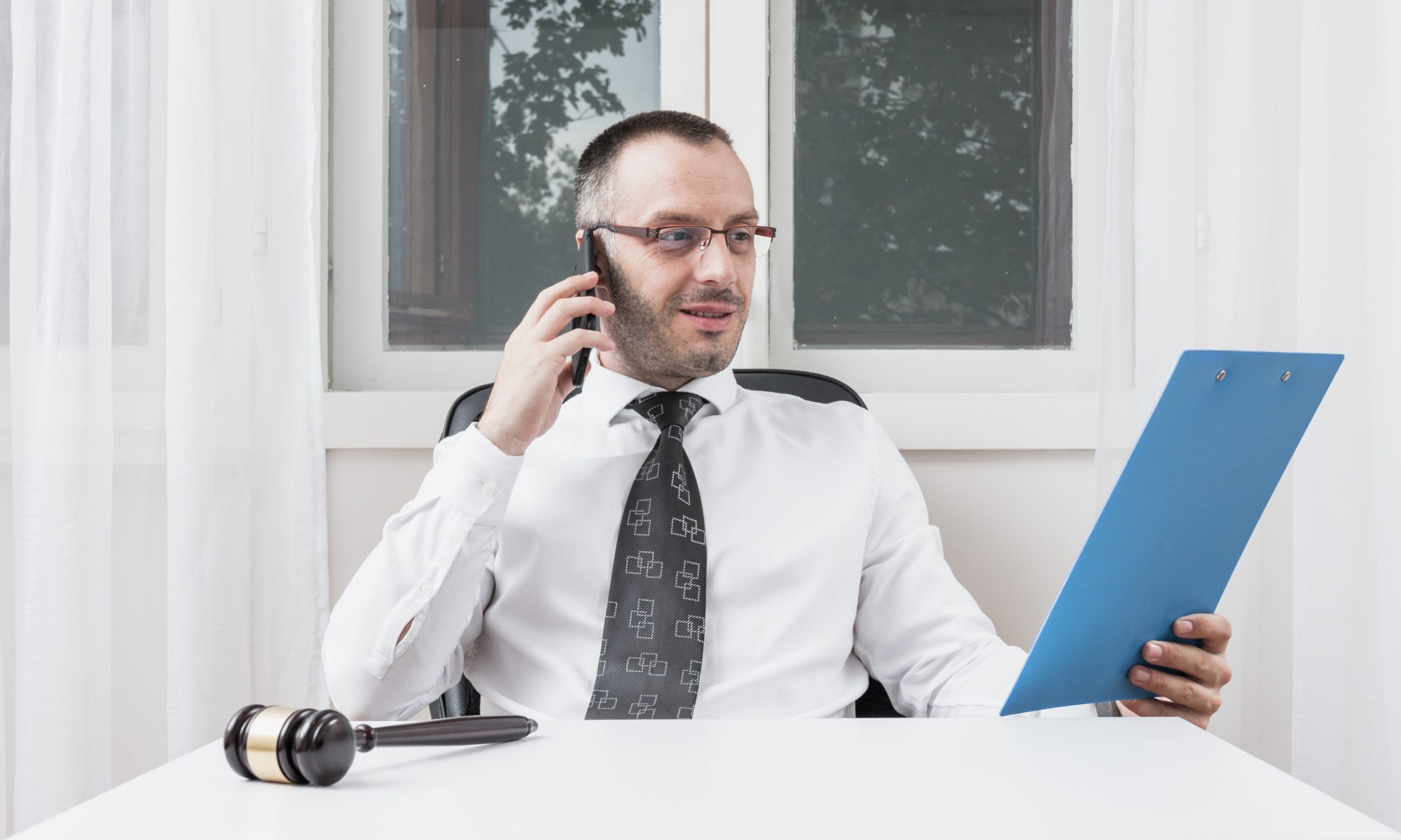 What Does a Silent Auction Manager Do